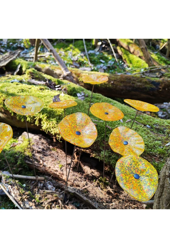 Transzparens alapszínű ovális üvegvirág  narancs-sárga pöttyökkel,  kültéri használatra, 43 cm-es acélszáron