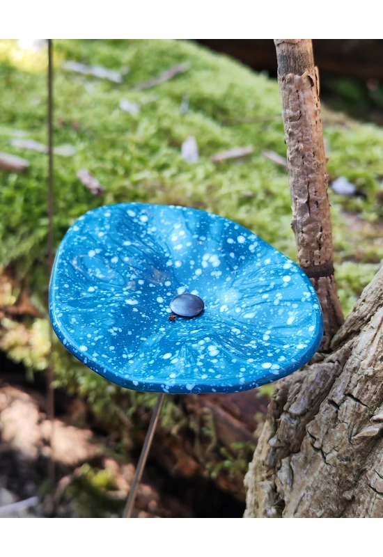 Akvamarin alapszínű ovális üvegvirág fehér pöttyökkel , kültéri használatra, 43 cm-es acélszáron