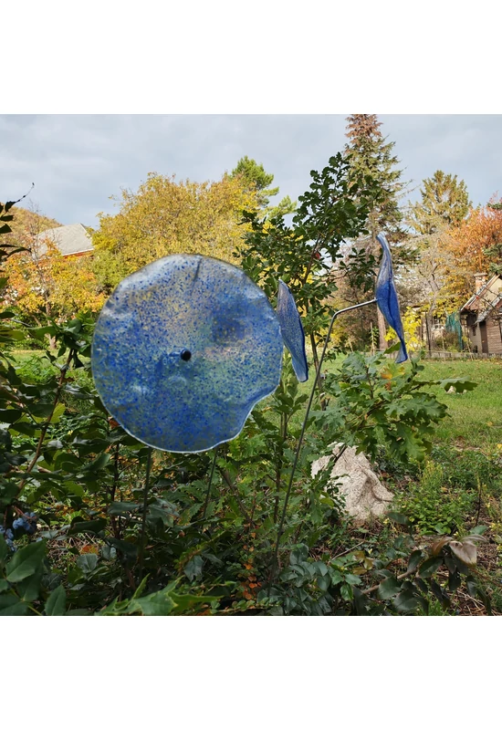 Nagy méretű 18 cm átmérőjű üveg virág kültérre transzparens- sötétkék-világoskék színben 100 cm -es rozsdamentes acélszáron