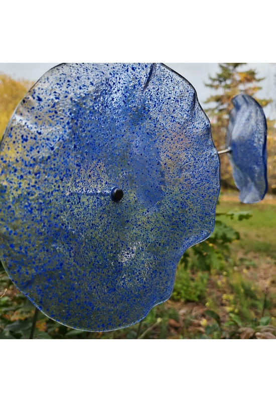 Nagy méretű 18 cm átmérőjű üveg virág kültérre transzparens- sötétkék-világoskék színben 100 cm -es rozsdamentes acélszáron
