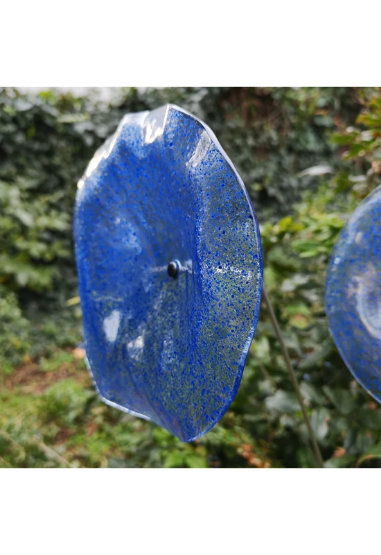 Nagy méretű 18 cm átmérőjű üveg virág kültérre transzparens- sötétkék-világoskék színben 100 cm -es rozsdamentes acélszáron