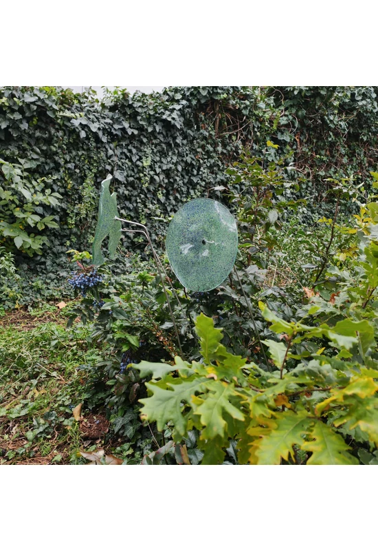 Nagy méretű 18 cm átmérőjű üveg virág kültérre transzparens- zöld-sötétkék színben 100 cm -es rozsdamentes acélszáron