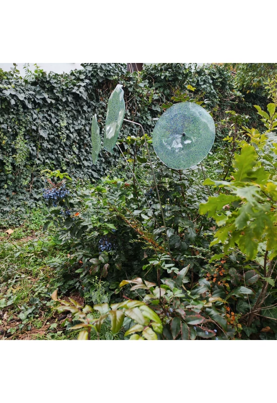 Nagy méretű 18 cm átmérőjű üveg virág kültérre transzparens- zöld-sötétkék színben 100 cm -es rozsdamentes acélszáron