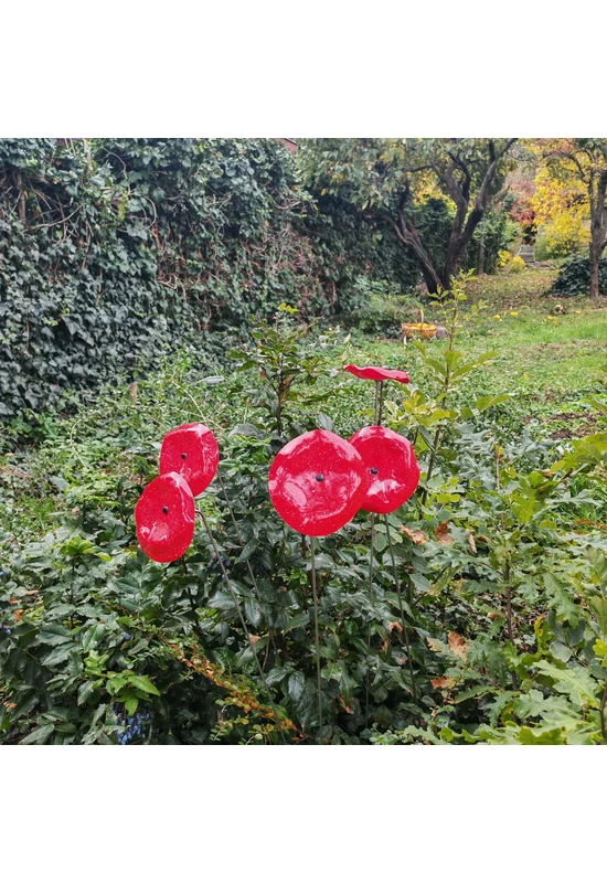 Közepes méretű üveg tölcsér virág kültérre piros- fehér színben 100 cm -es rozsdamentes acélszáron