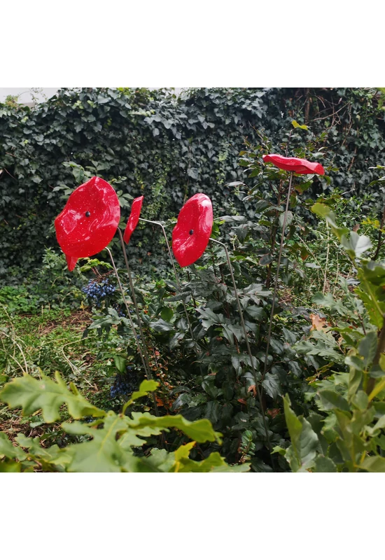 Közepes méretű üveg tölcsér virág kültérre piros- fehér színben 100 cm -es rozsdamentes acélszáron
