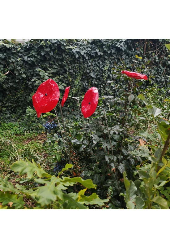 Közepes méretű üveg tölcsér virág kültérre piros- fehér színben 100 cm -es rozsdamentes acélszáron