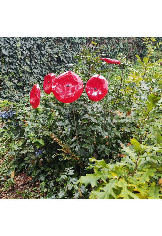 Medium size funnel shaped glass flower for outdoor use in red, white colour with 1 meter stainless steel stem