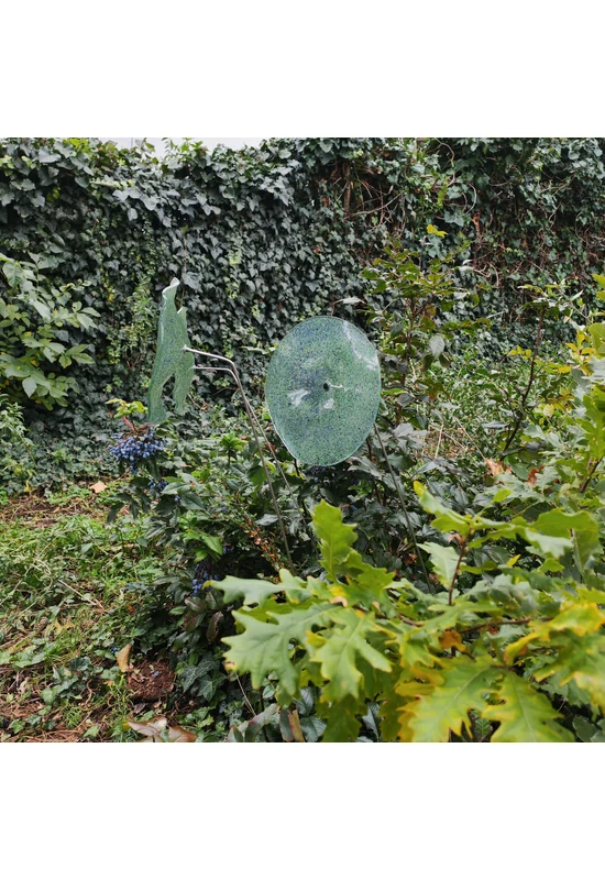 Közepes méretű üveg tölcsér virág kültérre transzparens- zöld-sötétkék színben 100 cm -es rozsdamentes acélszáron