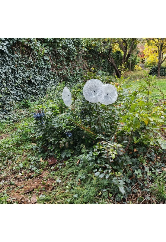 Nagy méretű 18 cm átmérőjű üveg virág kültérre transzparens- fehér-fekete színben 100 cm -es rozsdamentes acélszáron