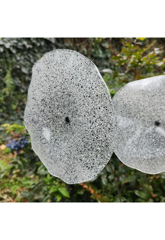 Nagy méretű 18 cm átmérőjű üveg virág kültérre transzparens- fehér-fekete színben 100 cm -es rozsdamentes acélszáron