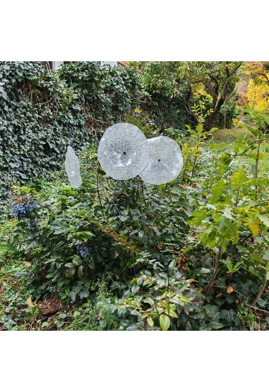 Nagy méretű 18 cm átmérőjű üveg virág kültérre transzparens- fehér-fekete színben 100 cm -es rozsdamentes acélszáron