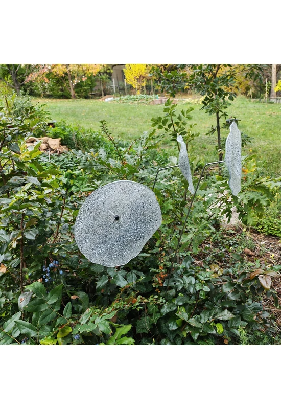 Nagy méretű 18 cm átmérőjű üveg virág kültérre transzparens- fehér-fekete színben 100 cm -es rozsdamentes acélszáron