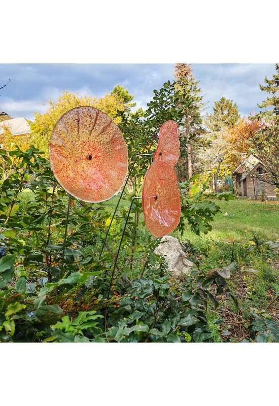 Nagy méretű 18 cm átmérőjű üveg virág kültérre transzparens- narancssárga-piros színben 100 cm -es rozsdamentes acélszáron