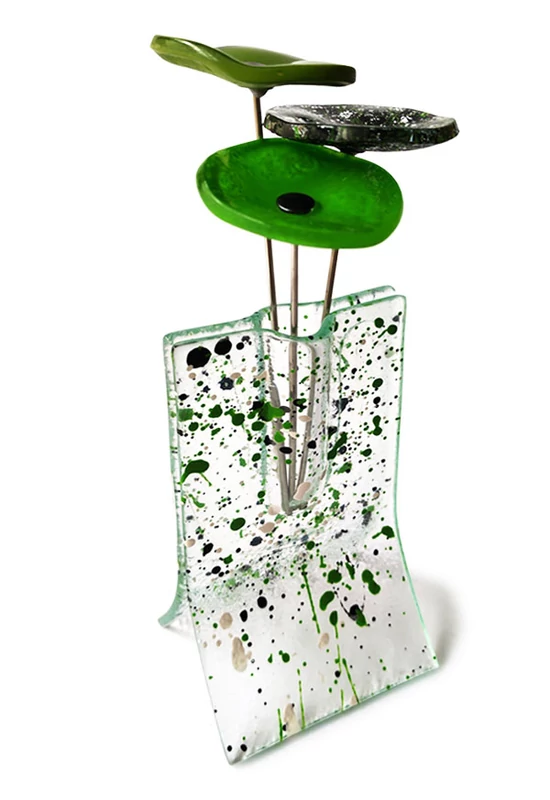 Small transparent 8x13 cm green-white-black spotty vase with 3 small flowers