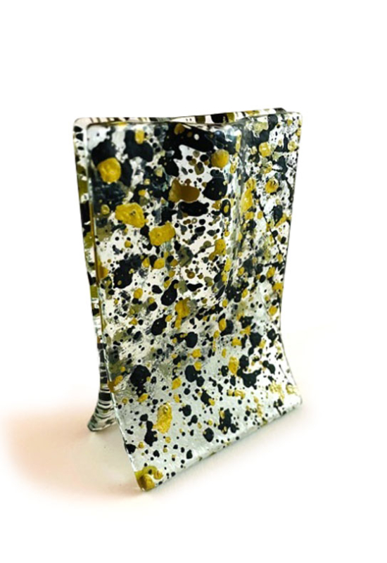 Transzparens alapú arany-fekete fröcskölt mintájú kis váza 8x10 cm-es méretben