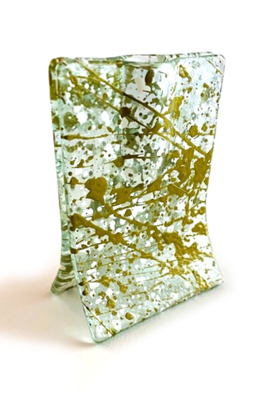 Transzparens alapú arany-fehér fröcskölt mintájú kis váza 8x10 cm-es méretben