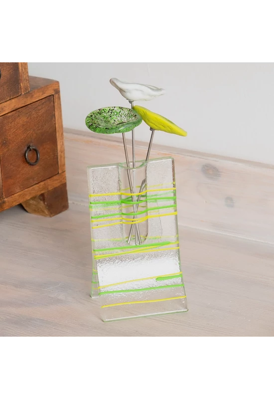 Kis méretű 8x13 cm-es váza 3 darab kis virággal fehér-fekete színállásban