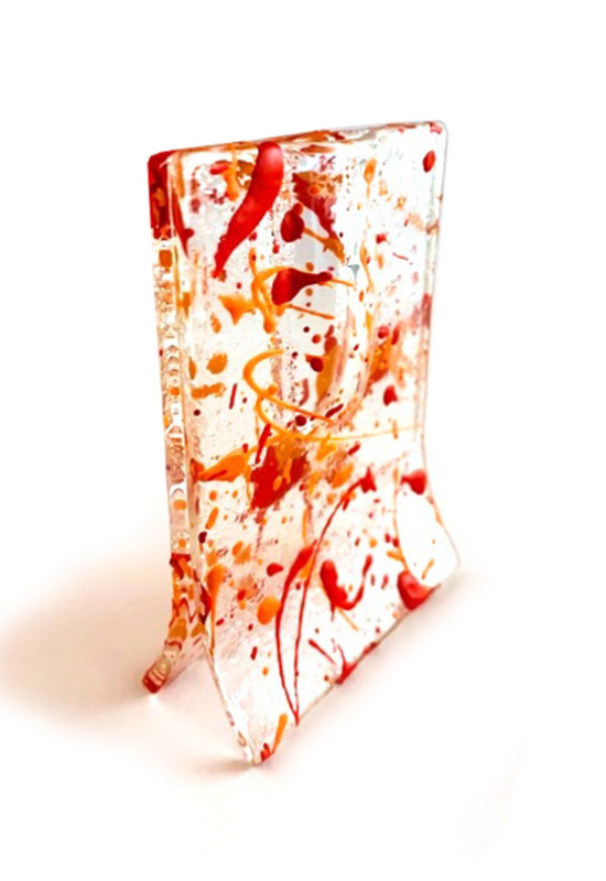 Transzparens alapú piros-narancssárga fröcskölt mintájú kis váza 8x10 cm-es méretben